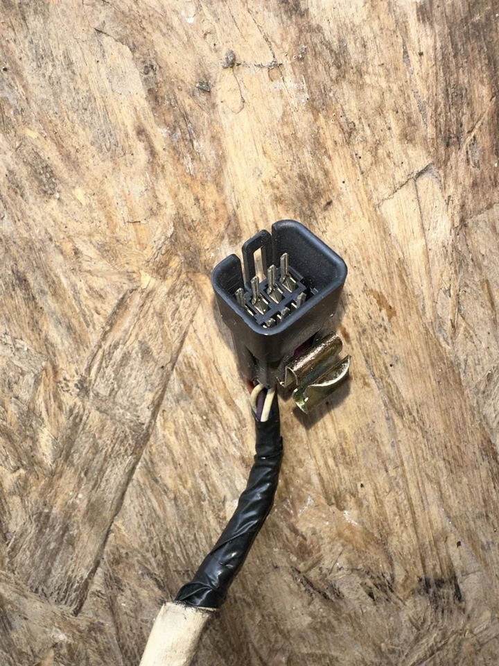 Tail Light Lamp Wire Harness LH/RH 15930597 03-07 Cadillac CTS  - Image 3 of 4