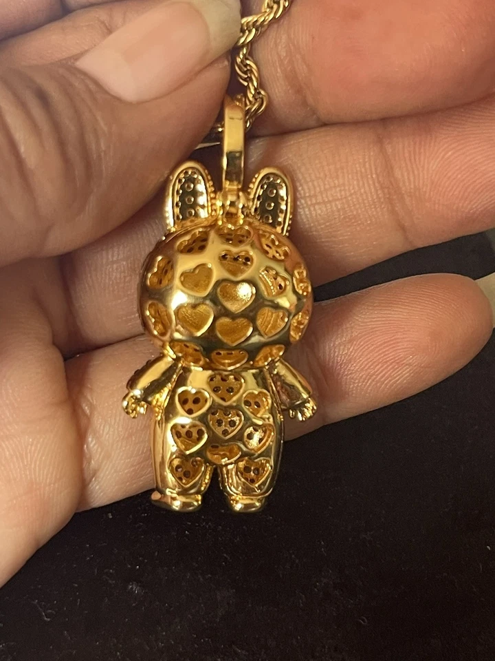 "Colgante Labubu chapado en oro de 18k en cadena de cuerda de 22"" con anillo ajustable". Foto 4 de 4
