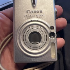 Canon PowerShot IXUS 30/ SD200 ELPH Silver 3.2MP Digital Camera Works No Charger
