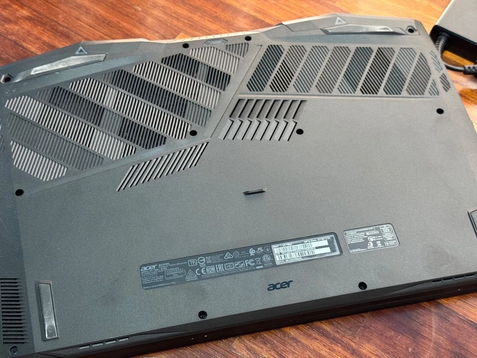 Computer portatile 17" ACER PREDATOR Helios 300 - 16GB RAM - 256GB SSD - 1TB HDD - Immagine 4 di 4