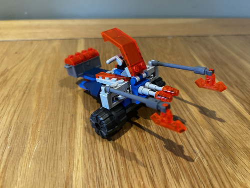 LEGO NEXO KNIGHTS: Knighton Battle Blaster (70310) - Imagen 5 de 7