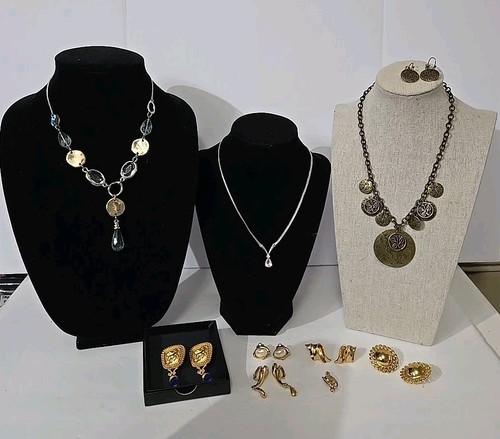 Vintage-Now 10 Pc AVON Jewelry Lot PEGASUS/LAPIS, AVON CALLING PIN +++