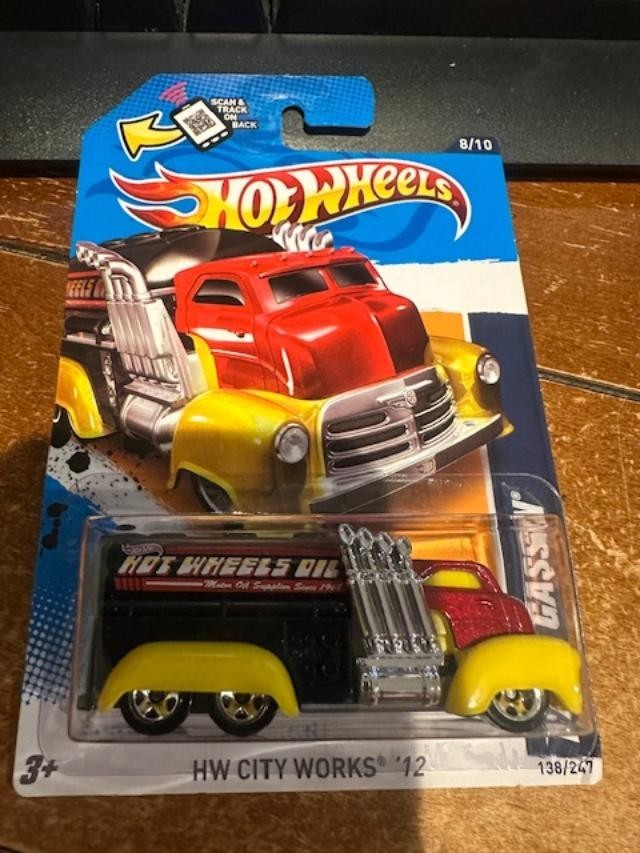 2012 Hot Wheels HW City Works Fast Gassin' #136 Black/Red