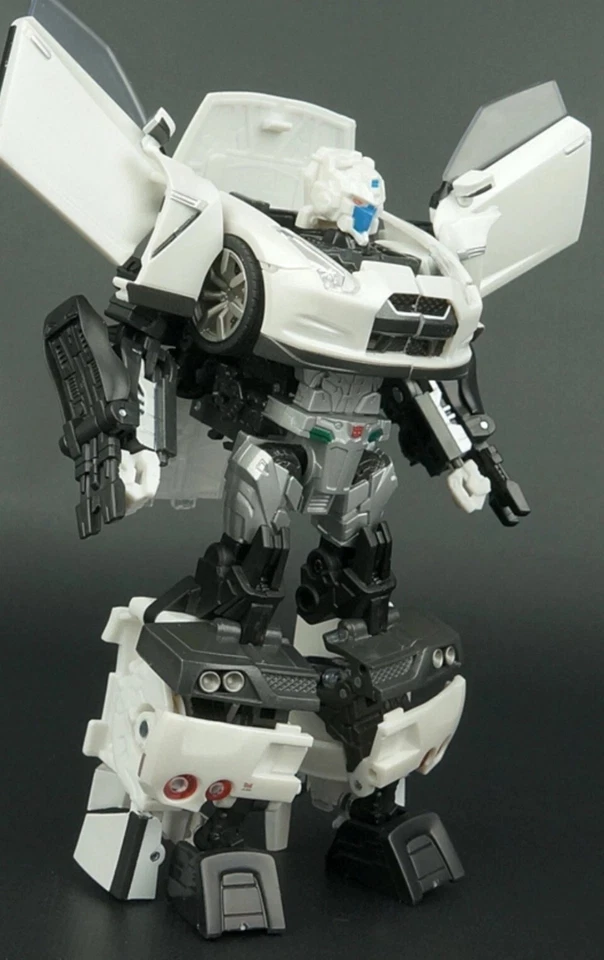Takara Tomy Transformers Alternity Nissan GT-R Ultra Magnus A01U Autobot 1:32 - Image 2 of 4