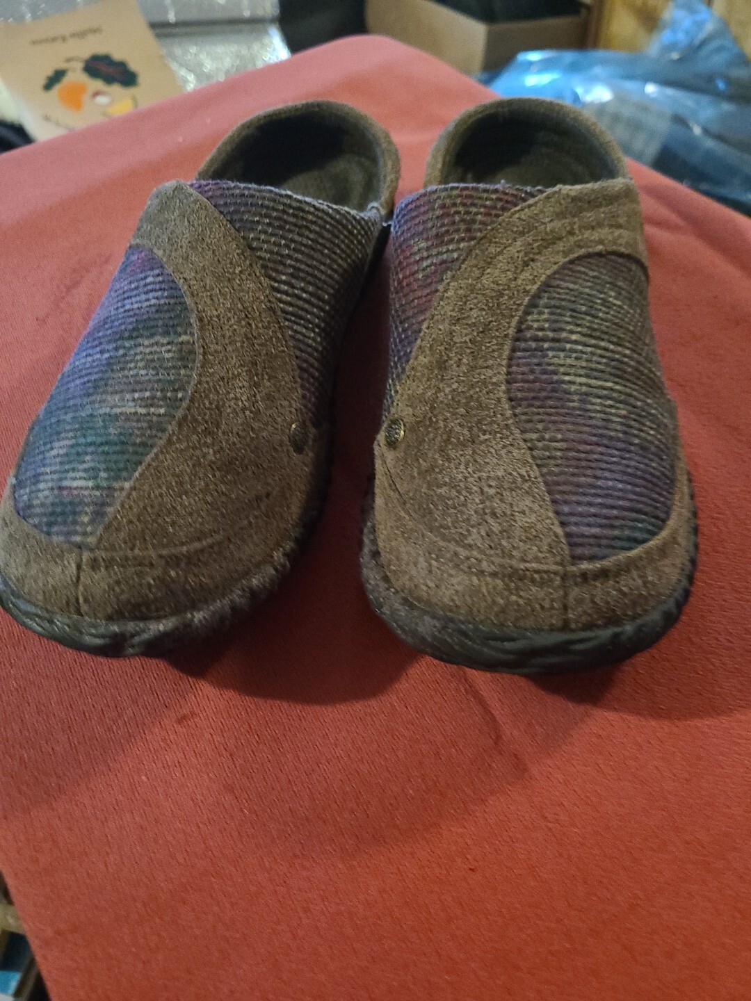 Acorn Women’s Clog Slippers Size 8 for Comfort and Style