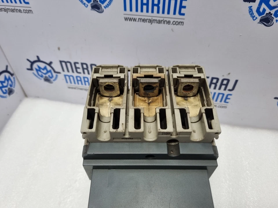 Merlin Gerin NS250H Circuit Breaker Ui 750V Uimp 8kV NS100-160-250 N/H/NA - Image 4 of 4