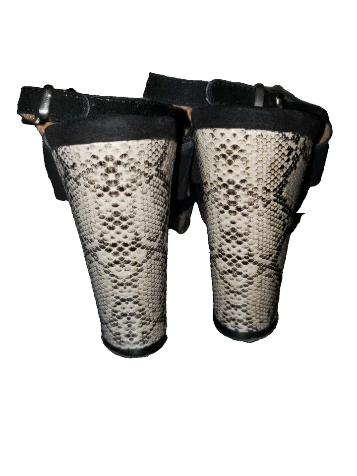 Zapatos de tacón Kelsi Dagger para mujer de cuero negro con correa para el tobillo punta abierta talla 6,5 Foto 4 de 4