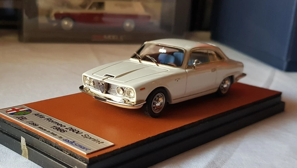 LOOKSMART 1/43 - Alfa Romeo 2600 Sprint 1966 Edizione Limitata  182/299 - Immagine 4 di 4