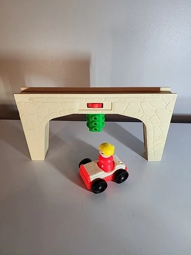 Fisher-Price Little People Vintage Main Street Light With Car And Little Person