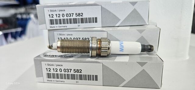 Genuine BMW Spark Plug 12-12-0-037-582