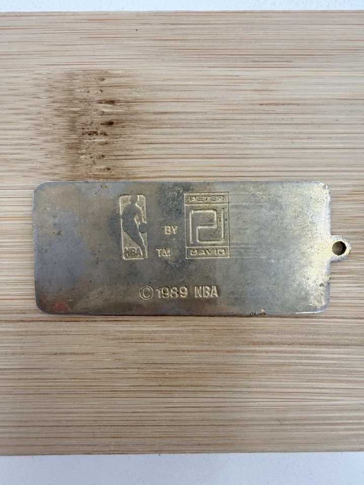 Vintage 1989 NBA Cleveland Cavaliers Cavs Logo Souvenir Collectors Keychain - Image 3 of 4