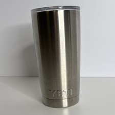 Vaso YETI Silver Rambler 20 onzas acero inoxidable con tapa transparente