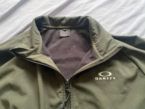 Oakley Herrenjacke Größe 2 XL CXL Performance Passform Größe Kompression grün gebraucht, in einwandfreiem Zustand - Bild 3 von 10