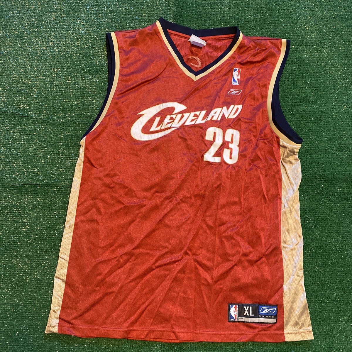 Vintage CLEVELAND CAVALIERS NBA Reebok #23 LEBRON JAMES Mesh