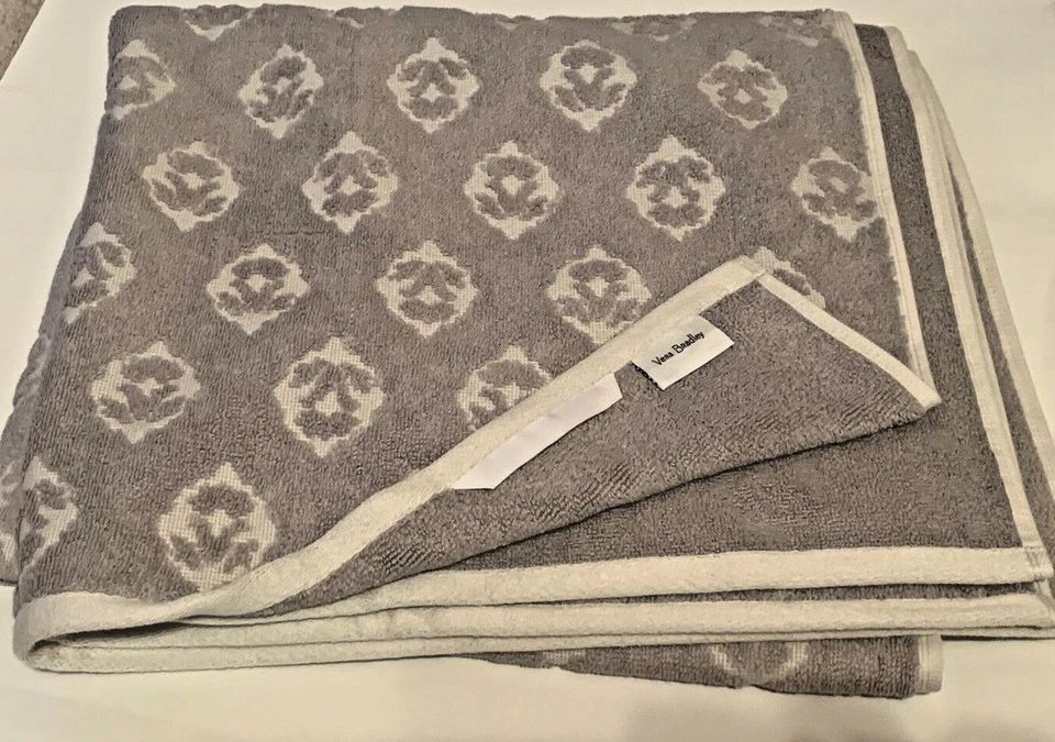 Juego de 3 toallas de baño Vera Bradley Foulard Ditsy en gris nuevas con etiquetas Foto 2 de 4