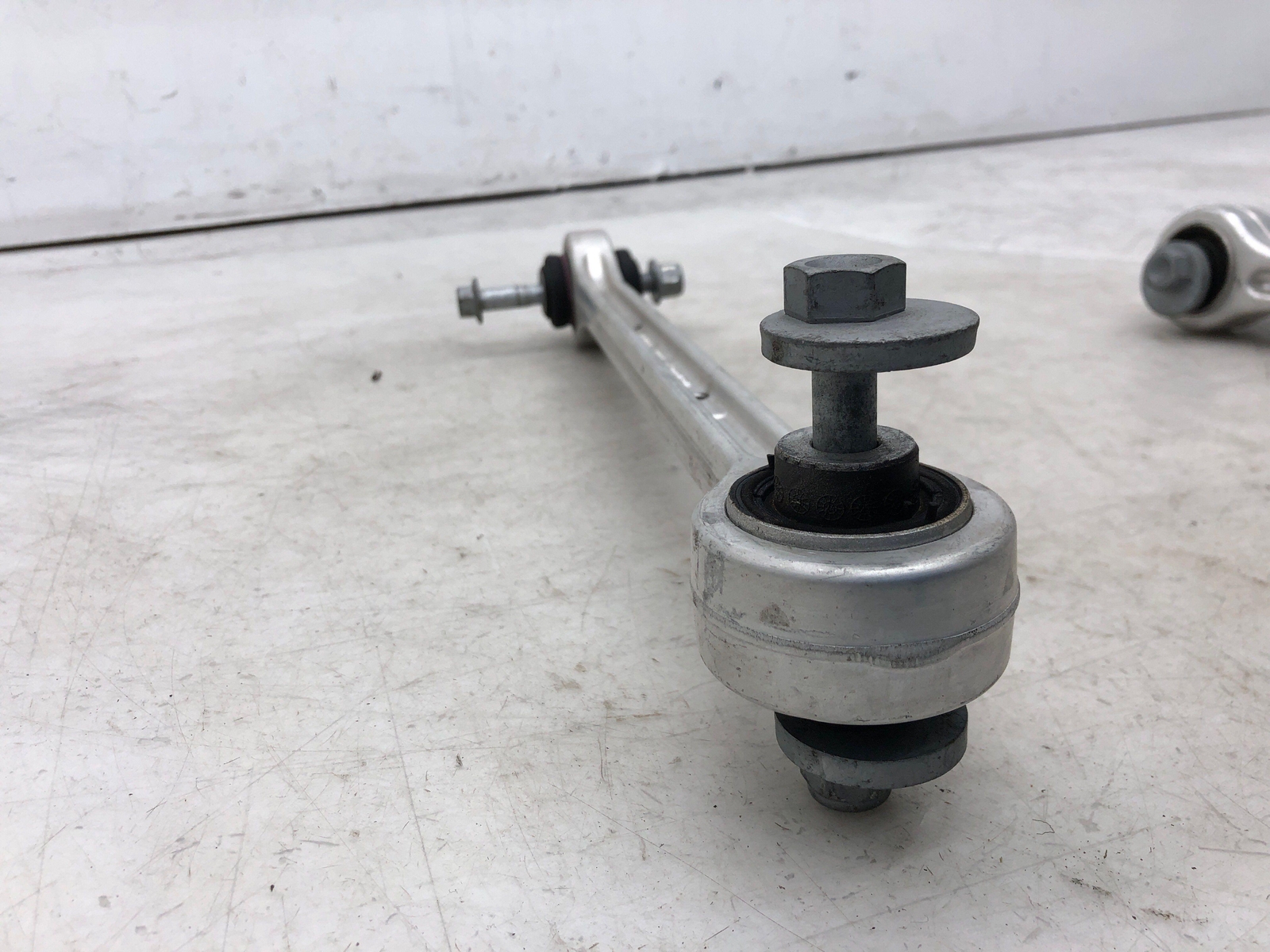 2019-2023 ASTON MARTIN VANTAGE RIGHT REAR CONTROL ARM 3-PIECE SET OEM