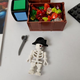 Lego PIRATE CODE Game 3840 Minifigure Box Instructions -Incomplete -241 pieces