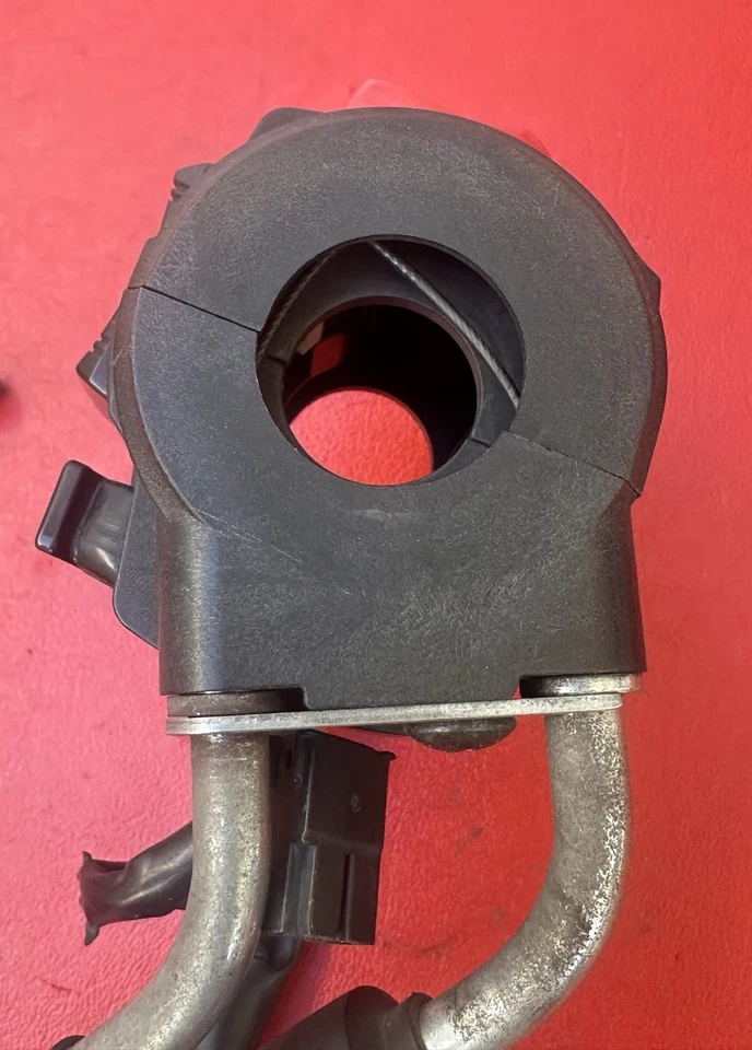 Interruptor de encendido y apagado controlador SUZUKI LADO DERECHO 2008-2010 GSXR 600 GSXR750 OEM Foto 3 de 4