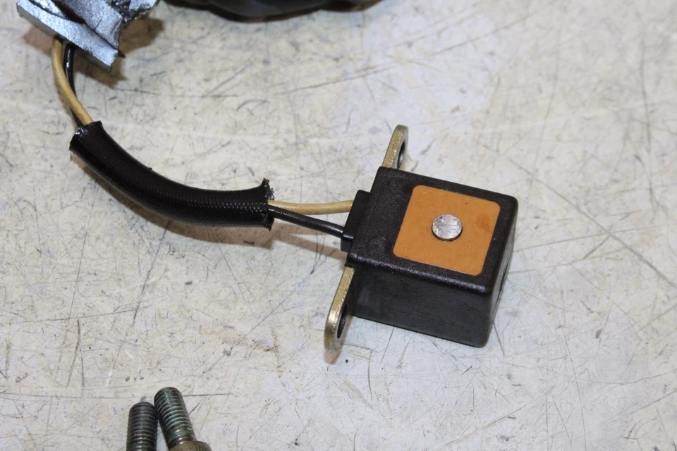 01-03 KAWASAKI ZRX1200 OEM MOTOR BOBINA RECOGIDA PULSO SENSOR Foto 2 de 4