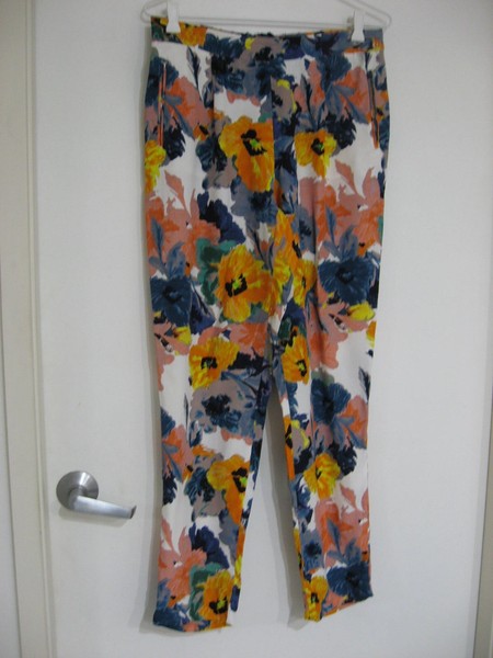 SPORTSCRAFT WHITE MULTICOLORED STRAIGHT LEG PANTS WITH POCKETS SIZE 8