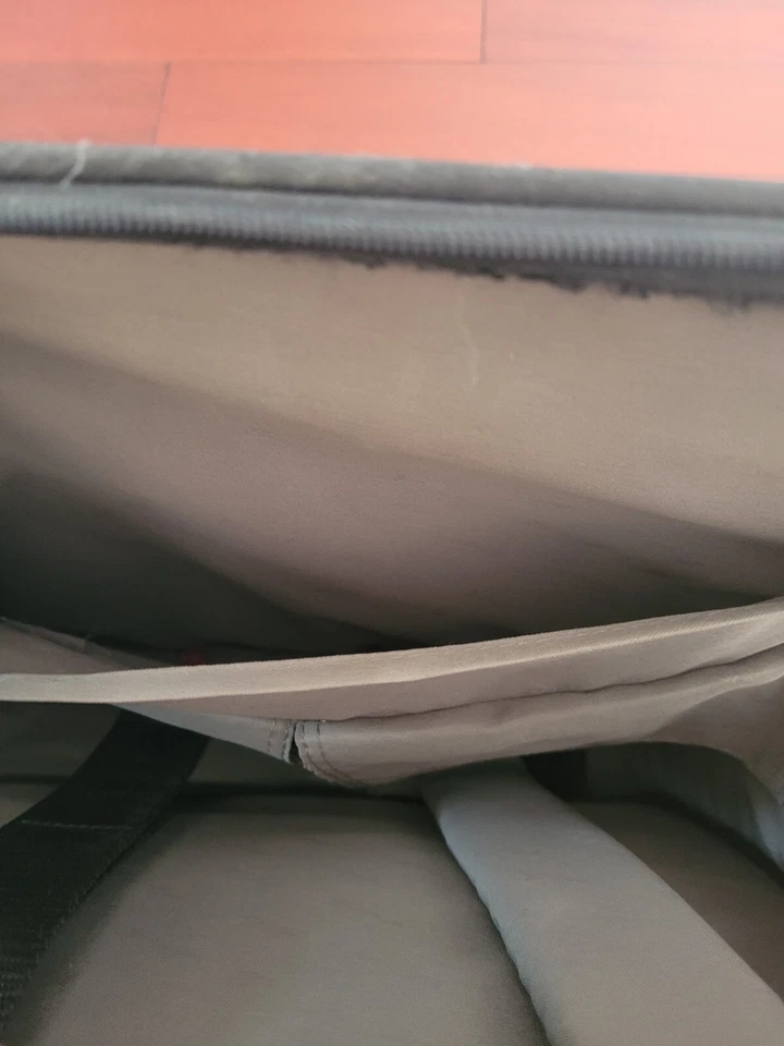  Maletín de viaje acolchado para computadora portátil con correa para el hombro negro Foto 2 de 3