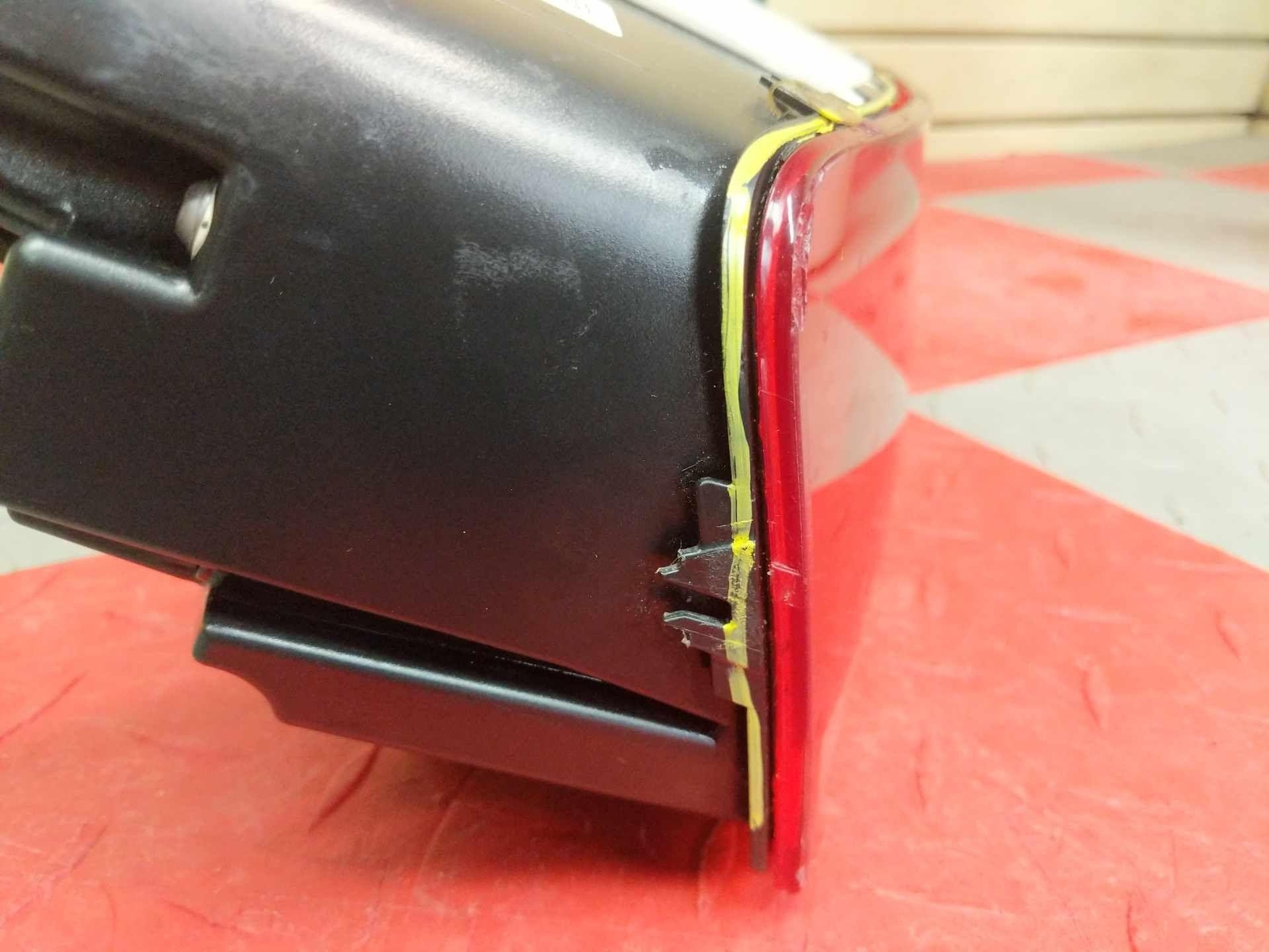 2022 Audi R8 OEM Driver Tail Light Assembly P/ 4S0945095C DAMAGED