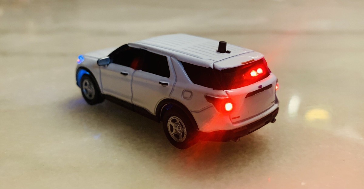 Greenlight 1:64 Custom 2020 Ford Explorer Police With LED