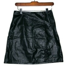 Express Womens Black Faux Leather Snakeskin Mini Skirt Front Slit Lined 2 NWOT