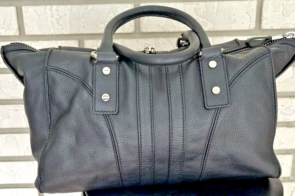 Reduced Milly Women's Zip Closure Pebbled Leather  Bag Black  preowned - Image 2 of 4