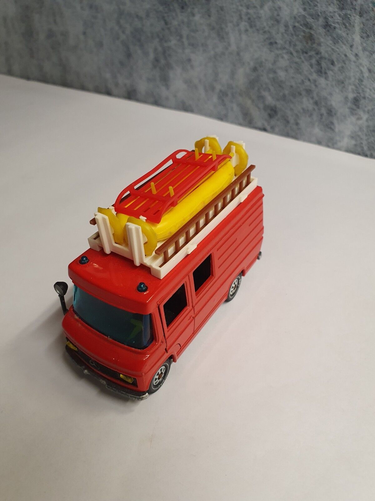 Foto 11 di 14