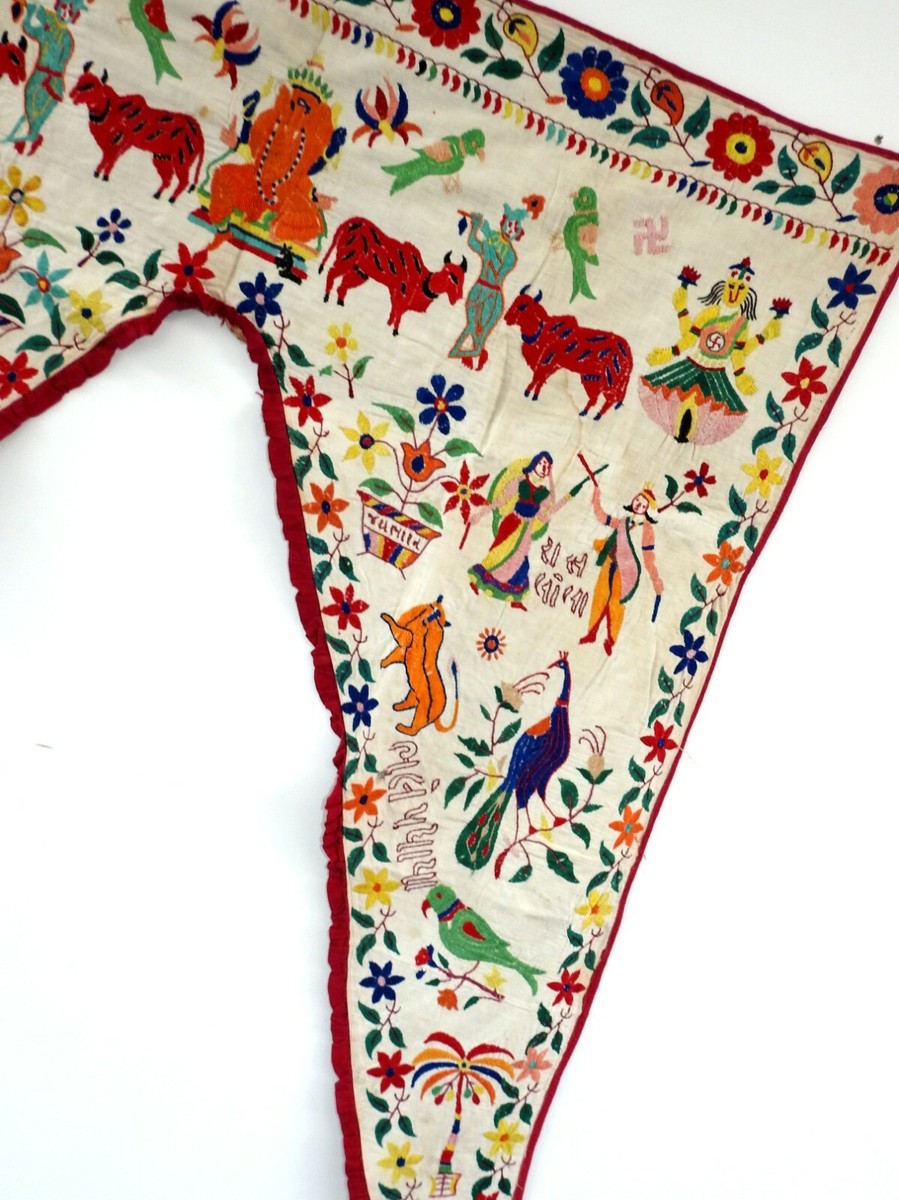 Porte Ornementale Ancienne "Toran" - Tapisserie Murale Brodée, Thème Floral Et Animaux