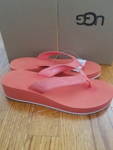 ugg beach flip flop
