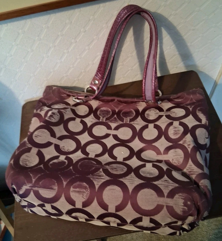 Bolso Coach Poppy Jacquered Signature púrpura, bolso grande Foto 2 de 4