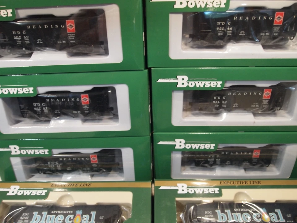 BOWSER READINGLINES RTR FREIGHT CARS, 6-55t & 2-70t HOPPERS, 1-50ft BOX CAR - Image 3 of 4