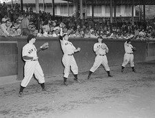 Joe Dimaggio And Teammates Working Out 1946 Old Baseball Photo