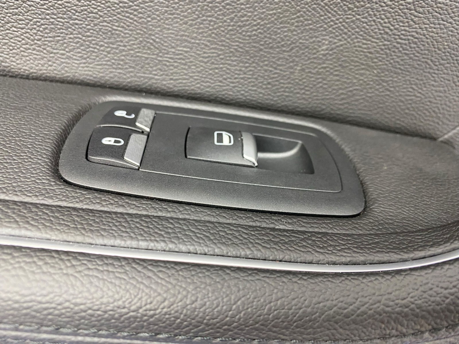 2017-2022 MASERATI LEVANTE M161 REAR DRIVER SIDE INNER DOOR PANEL TRIM | BLACK