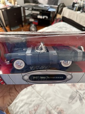 ミニカー ROAD Signature THUNDERBIRD 1/18 ミニカー ROAD Signature THUNDERBIRD 1/18 ミニカー ROAD Signature