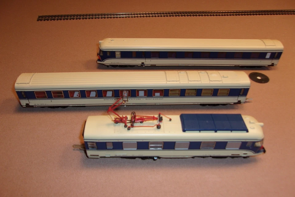 VINTAGE ROCO 43053 LOCOMOTIVE DBB & PASSENGER CAR & RESTAURANT CAR - Image 3 of 4
