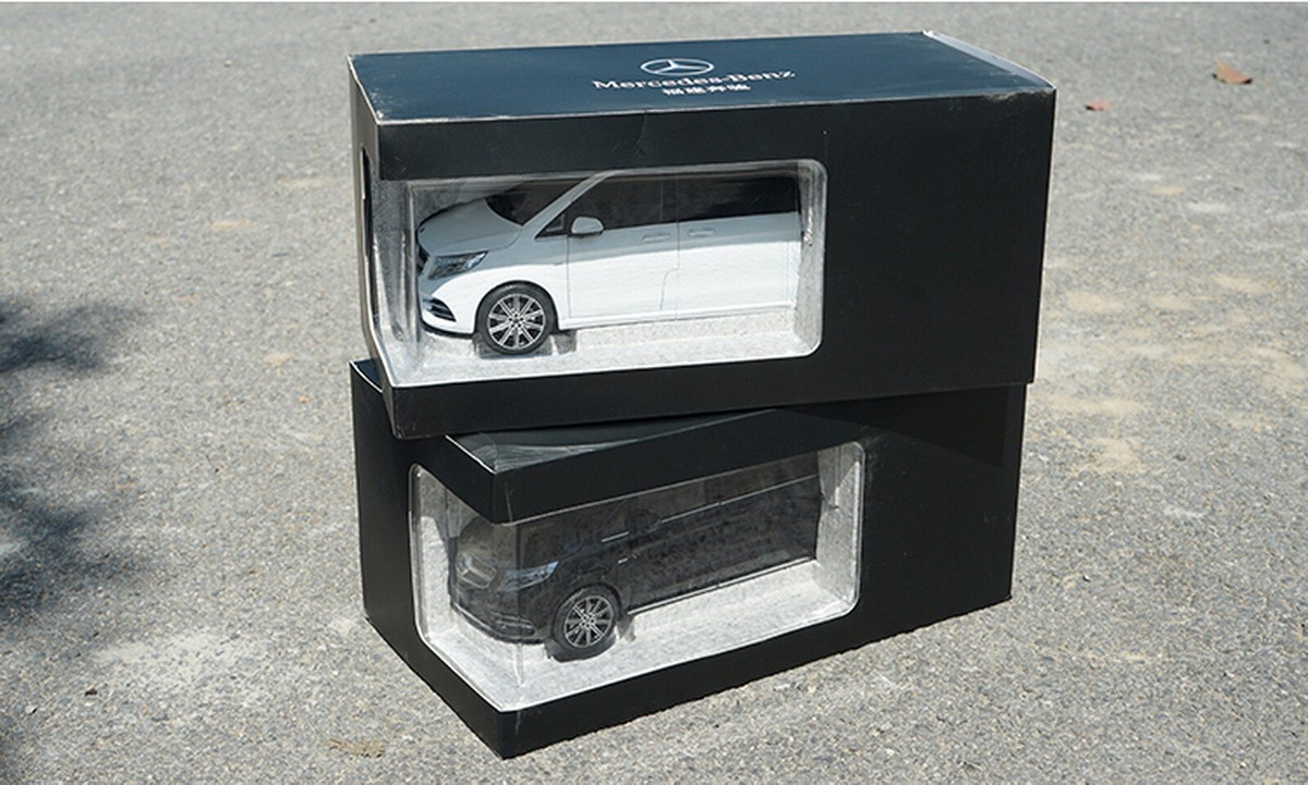 1:32 V260 Lega MPV Modello Di Veicolo Pressofuso Metallo Giocattolo Auto Collezione Con Suono E Luce Per Articoli Da Regalo Per Bambini