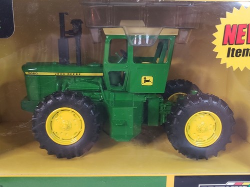 John Deere 7020 4WD Tractor By Ertl Britains 1/32 Scale - Picture 2 of 8