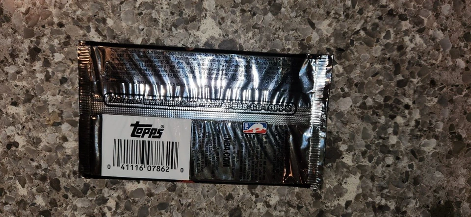 2007-08 TOPPS CHROME BASKETBALL CARD PACK ROOKIES-LEBRON-KOBE AUTOS-REFRACTORS $ - Image 2 of 3