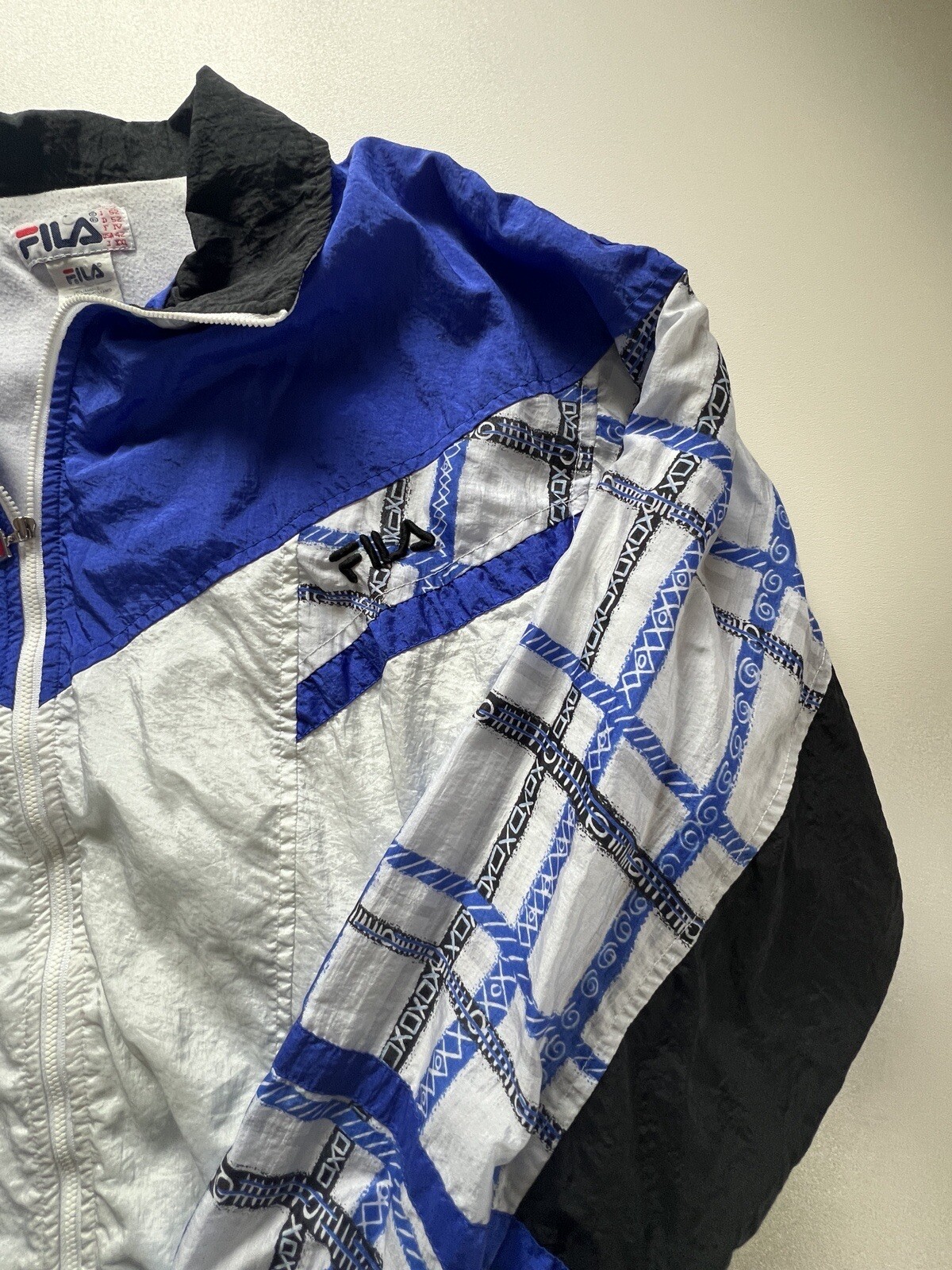 Giacca da pista vintage Fila Windbreaker nera blu bianca adulta taglia 42