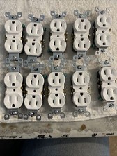 25 Pk Leviton 15A 125V White Grounded Outlet
