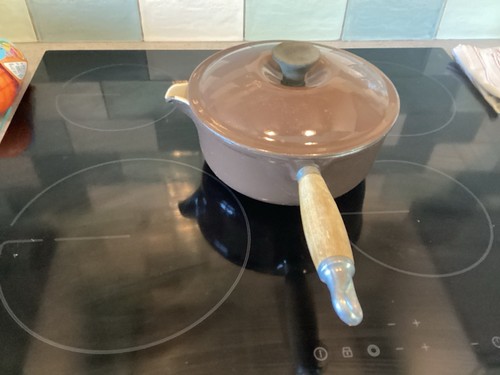 Vintage Le Creuset 20 Saucepan Brown Wooden Handle Lid Well Used - Picture 4 of 11