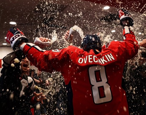 Alex Ovechkin Celebrates Tying Gretzky 894 Washington Capitals 8x10 NHL Photo