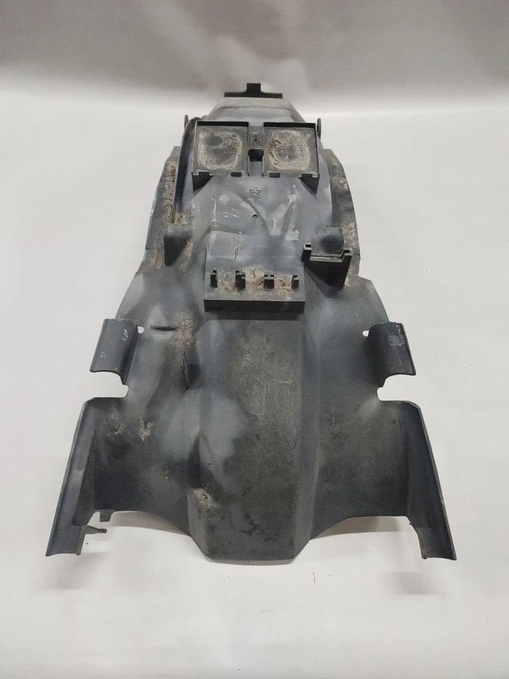Guardabarros interior trasero Honda V45 Sabre VF750S 1982 80105-MB0-000 Foto 2 de 3