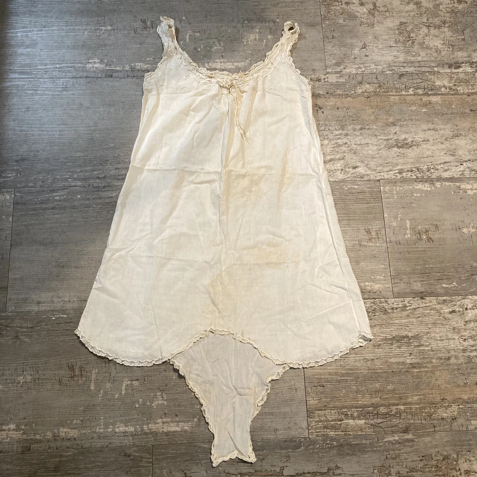 RARE Antique Edwardian Cotton and Lace Fruit Embroidered Romper Prairie Size L - Image 2 of 4