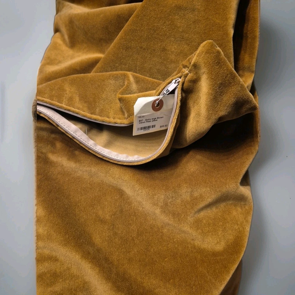 Almohada de piso marrón terciopelo falso 29"X 29" cuadrada Cooper color óxido usada en excelente estado  Foto 2 de 4