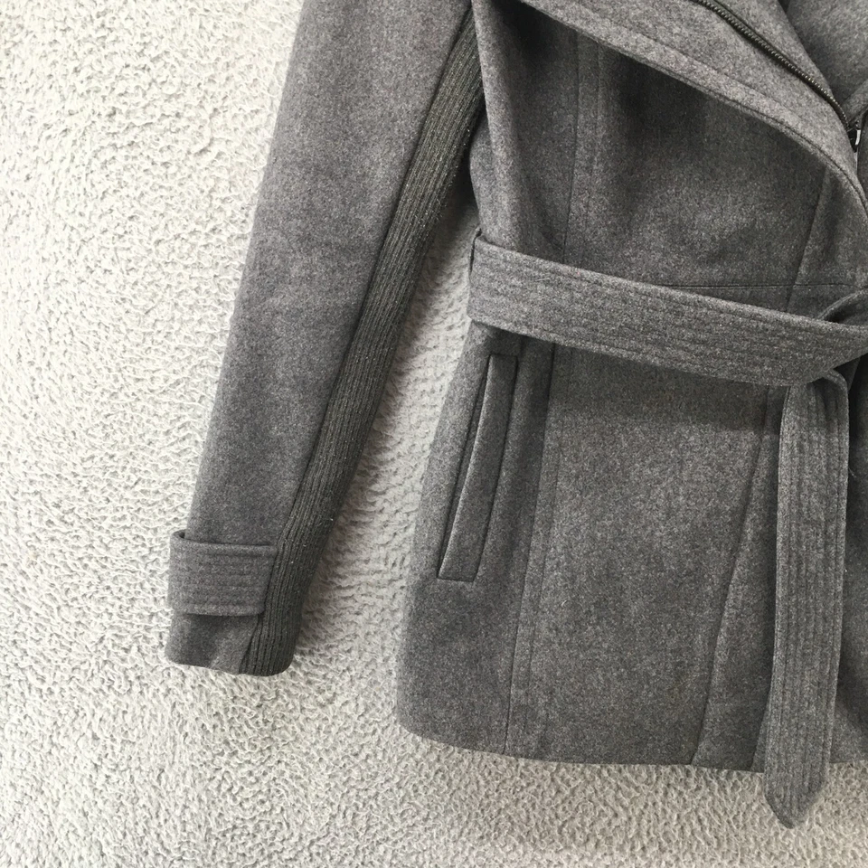 Abrigo corto Express con cinturón cachet para mujer pequeño gris mezcla de lana reciclada informal Foto 3 de 4