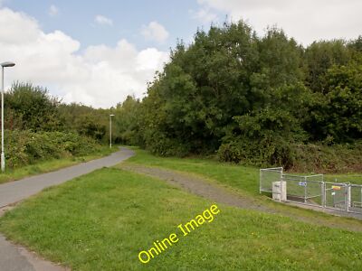 Foto 12x8 Dieser Weg folgt der Route der alten GWR-Linie nach Victoria Roa um 2014